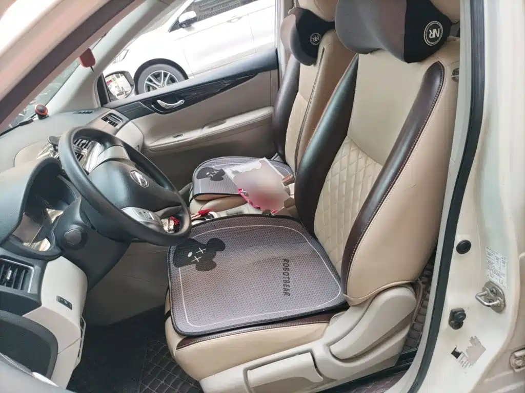 Nissan Tiida — миниатюра 16