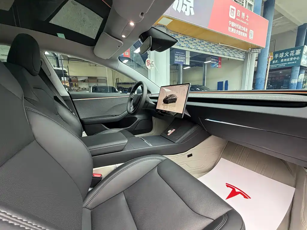 Tesla Model 3 — миниатюра 6