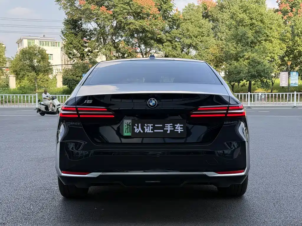 BMW i5 — миниатюра 6