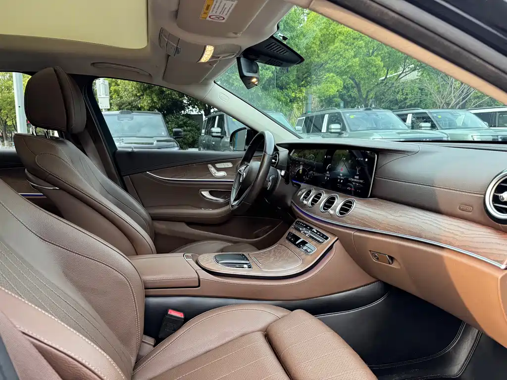 Mercedes-Benz E-Class — миниатюра 15