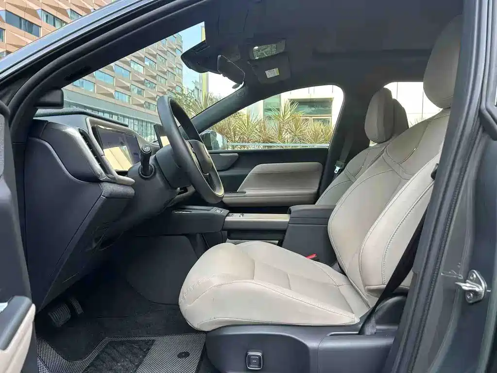 Volvo XC70 PHEV — миниатюра 5