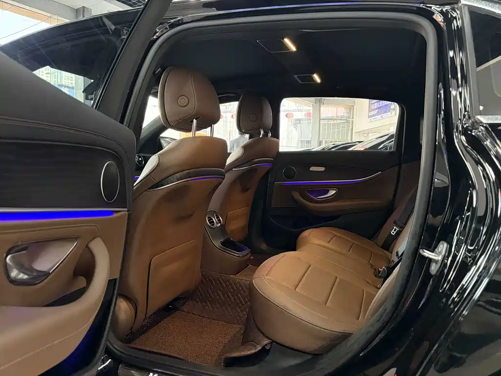 Mercedes-Benz E-Class — миниатюра 5