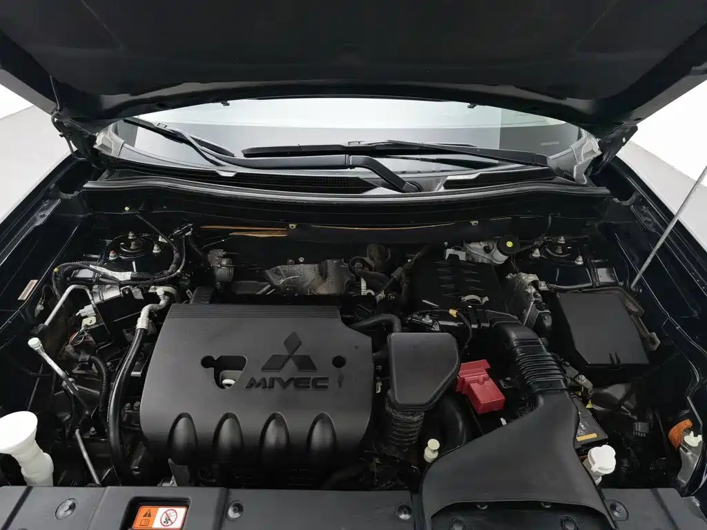 Mitsubishi Outlander (Import) — миниатюра 6