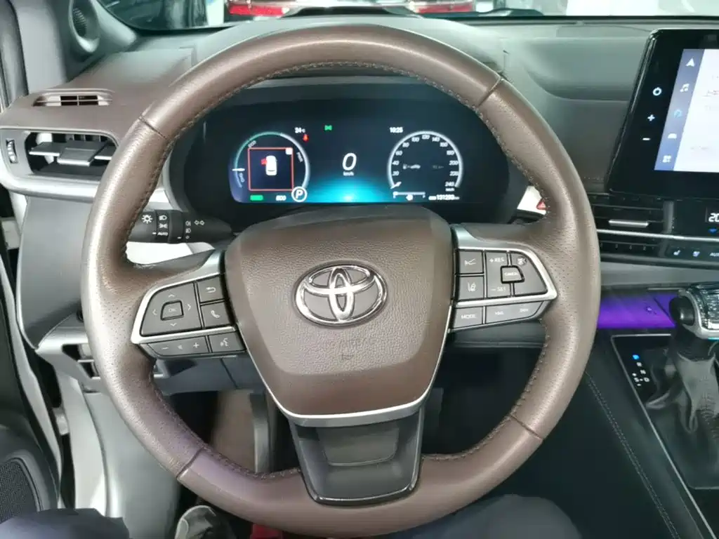 Toyota Sienna — миниатюра 11