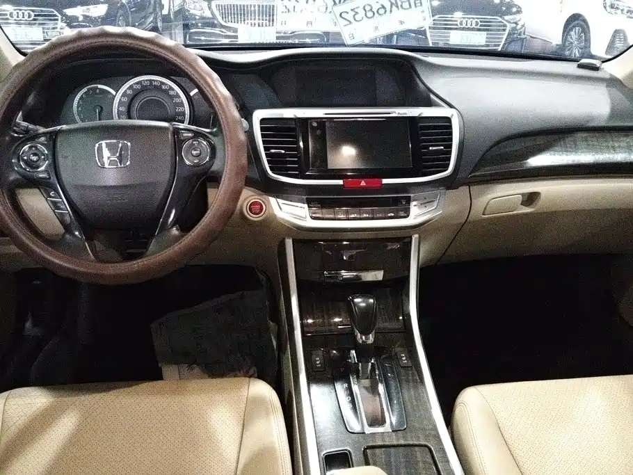 Honda Accord — миниатюра 12