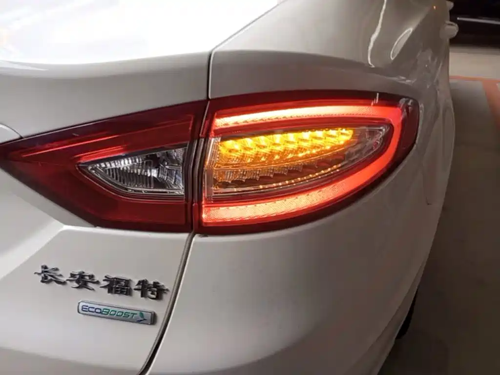 Ford Mondeo — миниатюра 8