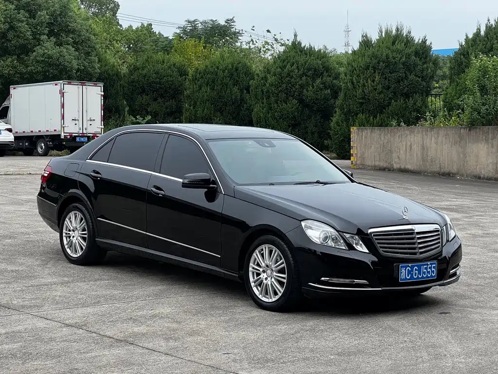 Mercedes-Benz E-Class — миниатюра 3