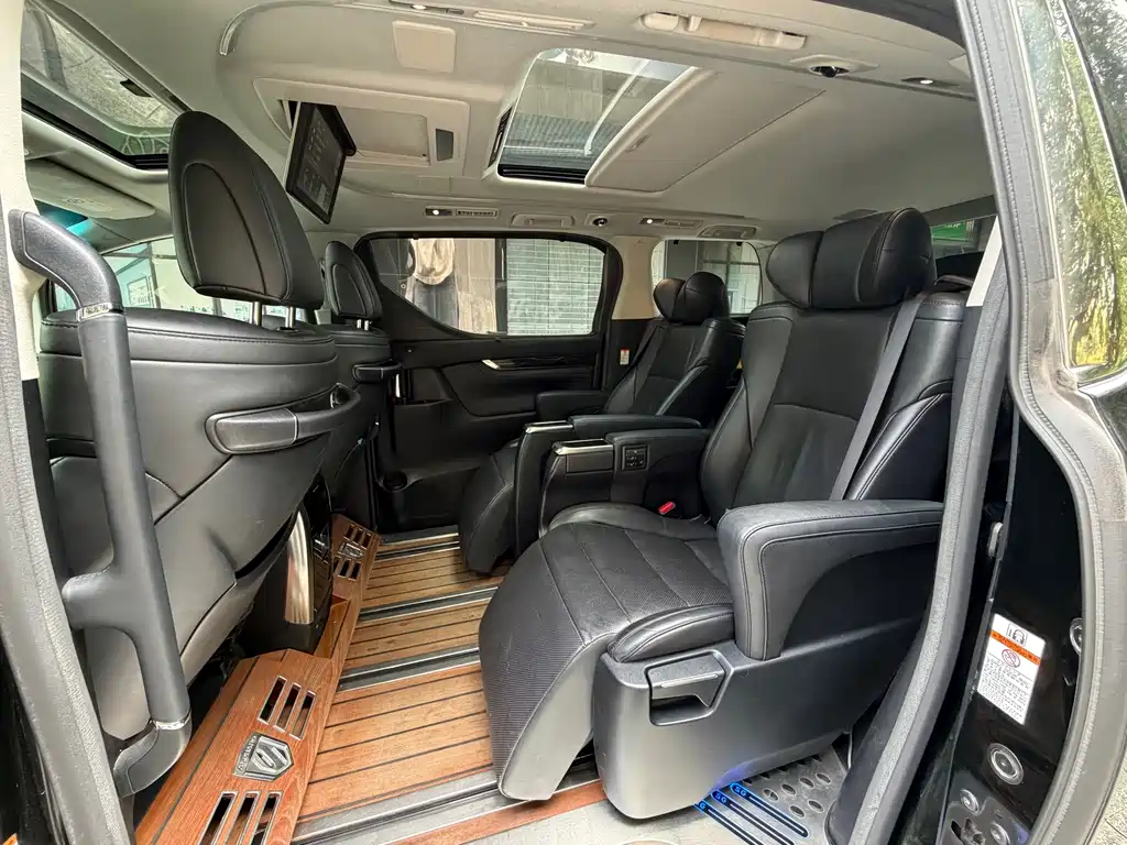 Toyota Vellfire — миниатюра 7