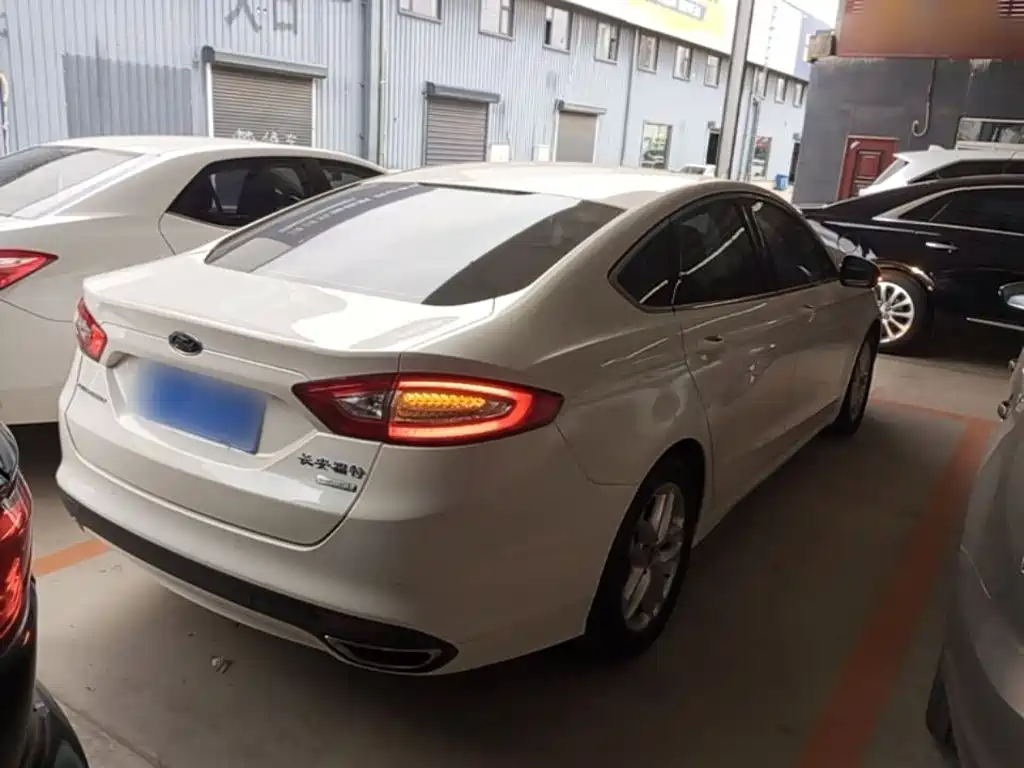 Ford Mondeo — миниатюра 7