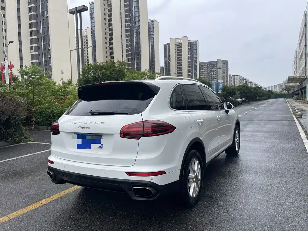Porsche Cayenne — миниатюра 4