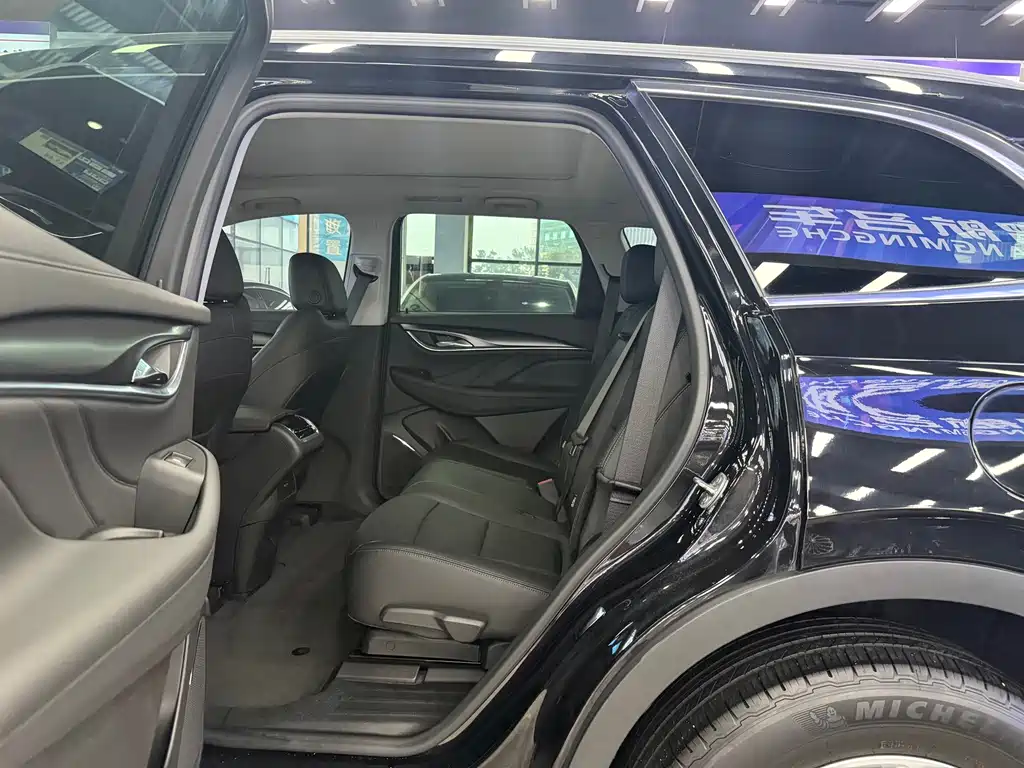 Buick Enclave — миниатюра 17