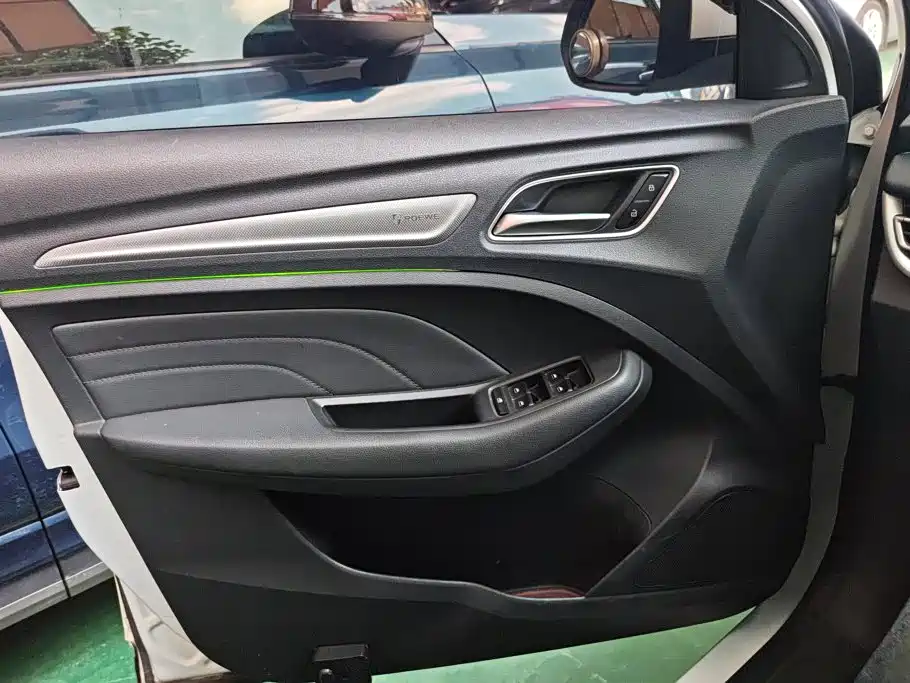 Roewe RX3 — миниатюра 7