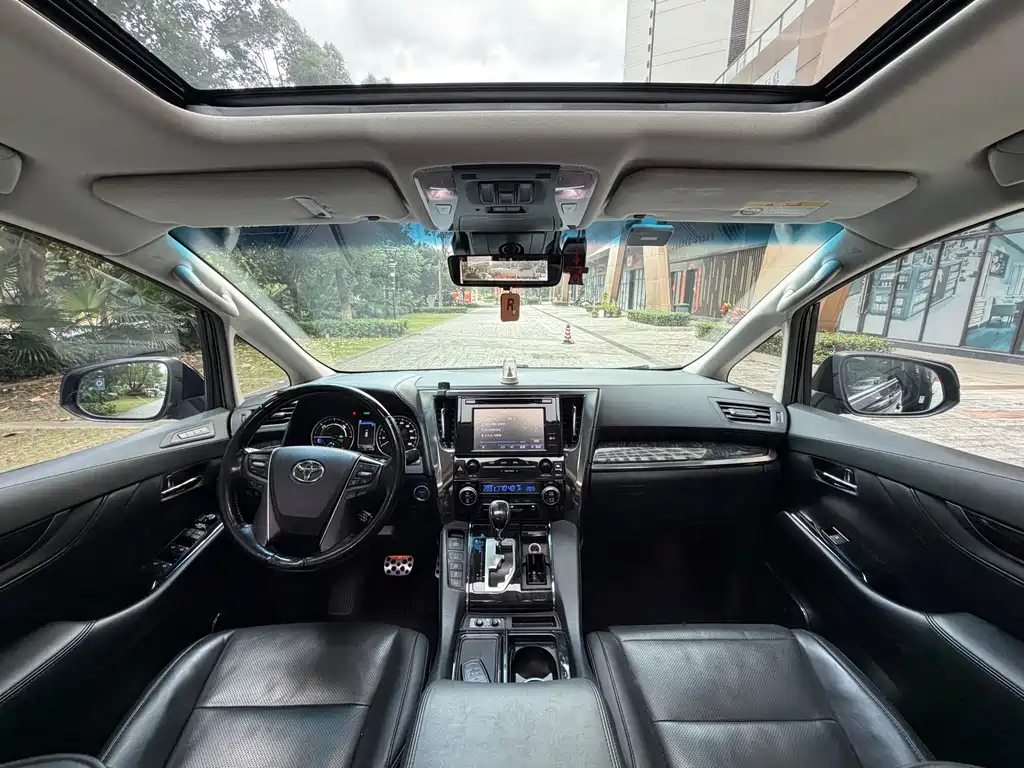 Toyota Vellfire — миниатюра 12