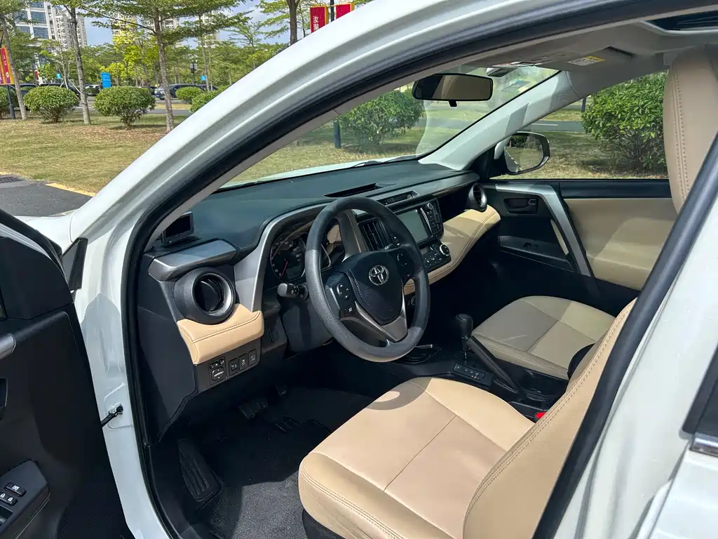 Toyota RAV4 — миниатюра 4