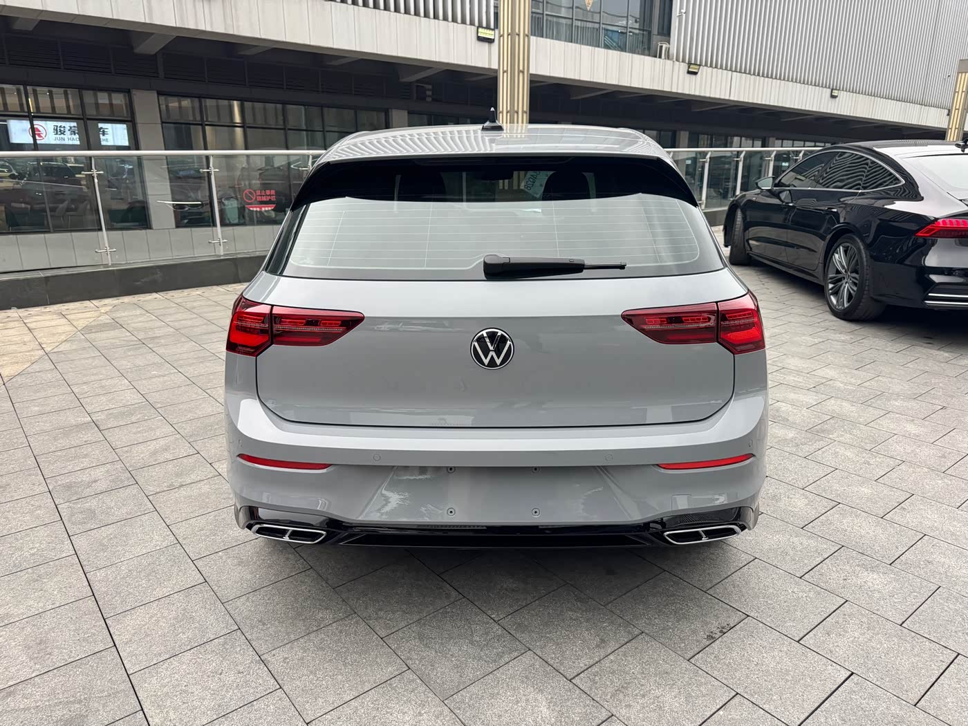 Volkswagen Golf 1.4 л 2023 г. Серебристо-серый, пробег 20000 км