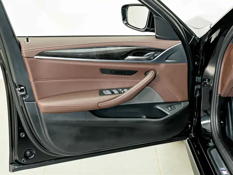 BMW 5 Series — миниатюра 16