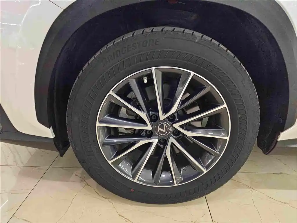 Lexus NX — миниатюра 9