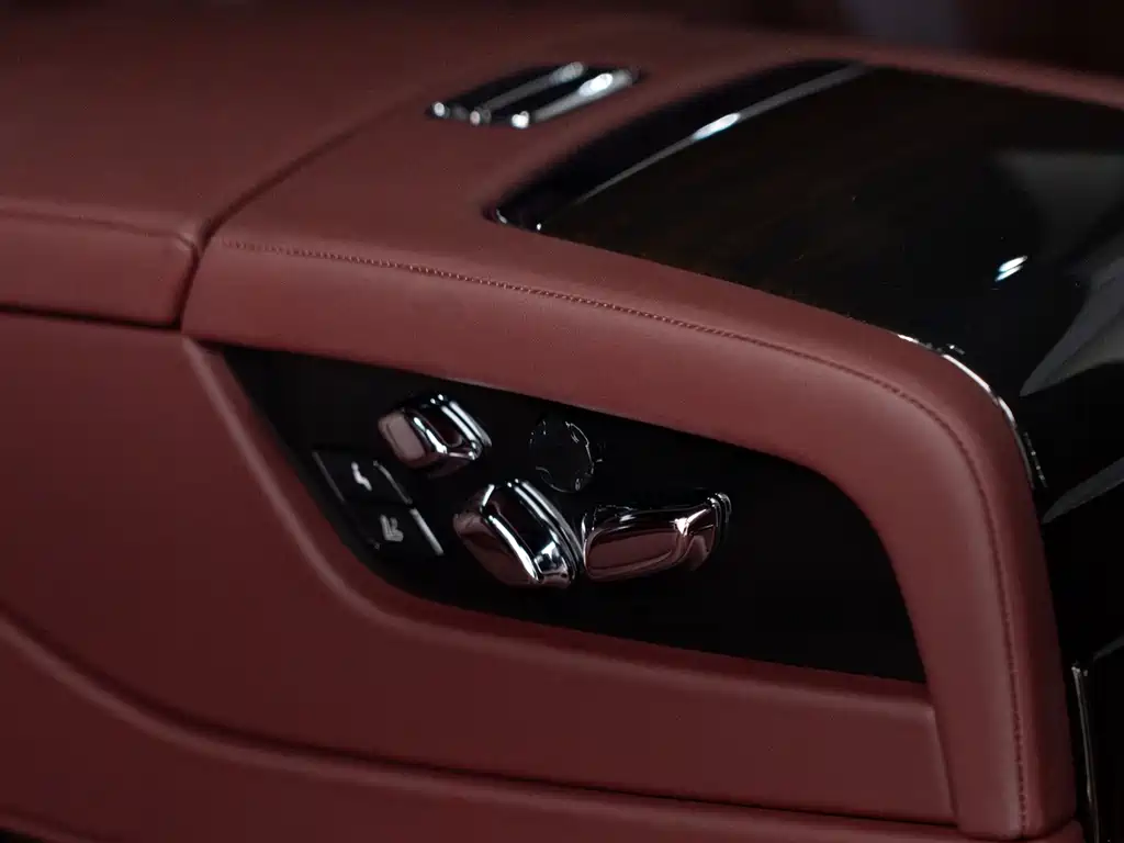 Rolls-Royce Phantom — миниатюра 19