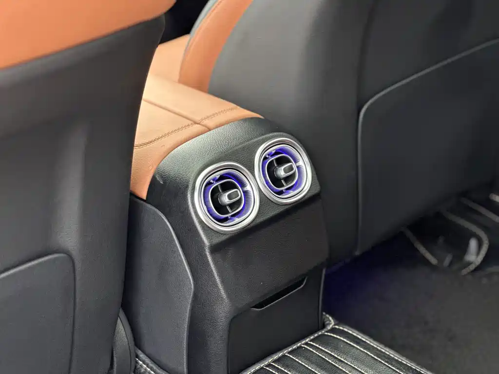 Mercedes-Benz C-Class — миниатюра 14