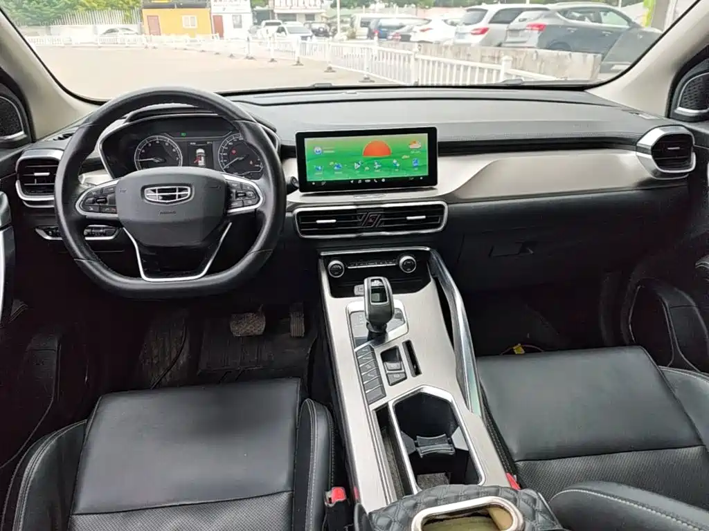 Geely Binyue — миниатюра 10