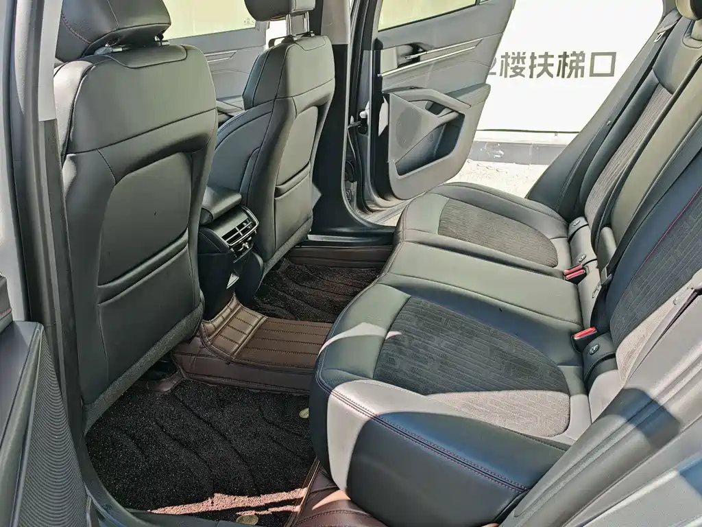 Ford Mondeo — миниатюра 12