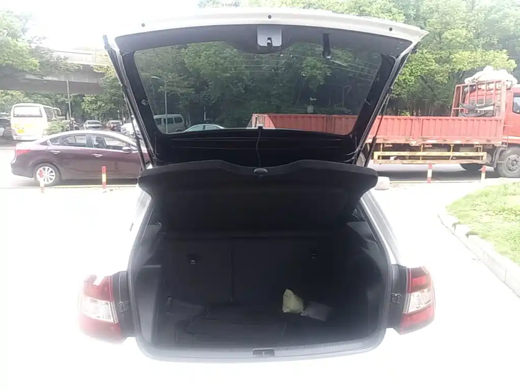 Skoda Rapid Spaceback — миниатюра 19