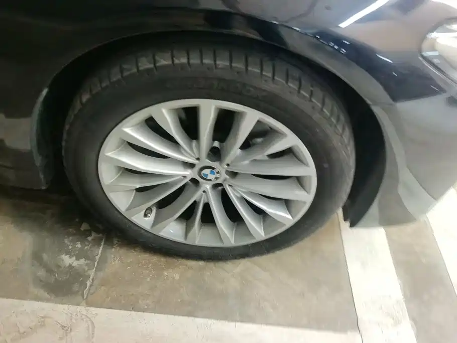 BMW 5 Series — миниатюра 6