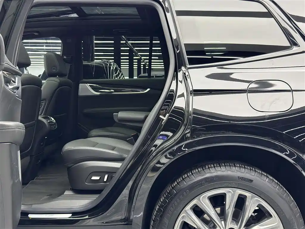 Cadillac XT6 2025 2.0T мест Luxury Executive
