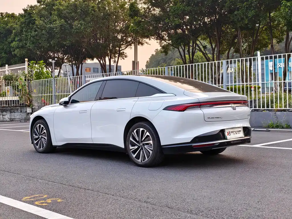 Buick Electra L7 — миниатюра 4