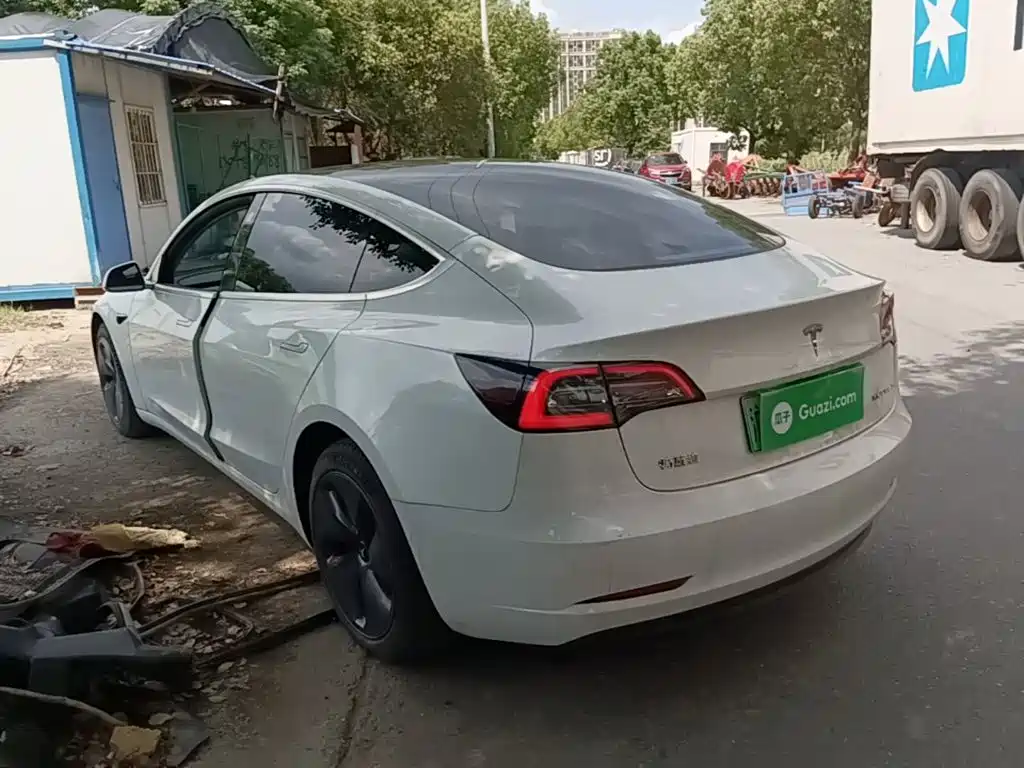 Tesla Model 3 — миниатюра 5