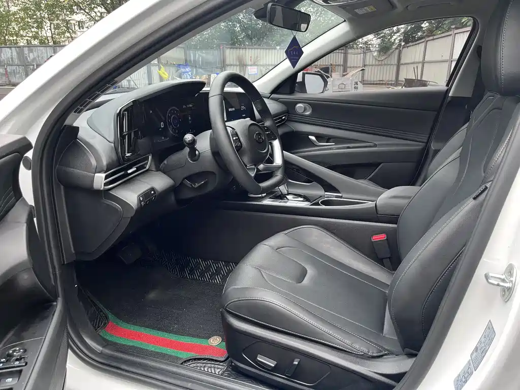 Hyundai Elantra — миниатюра 7