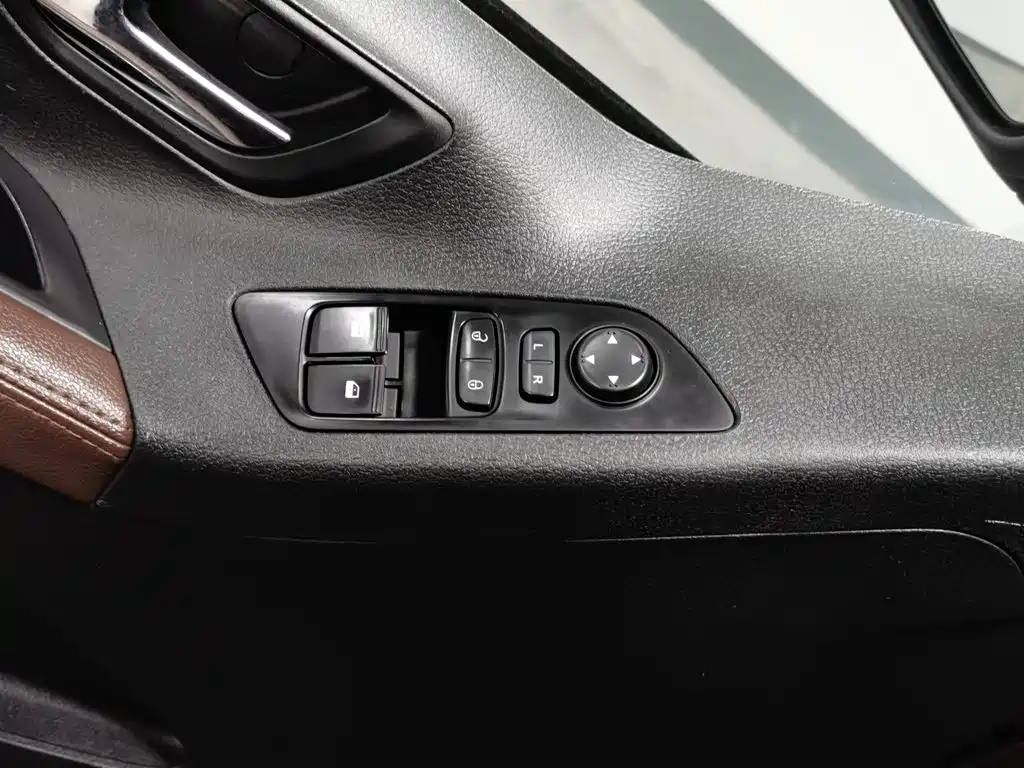 MAXUS G10 — миниатюра 9