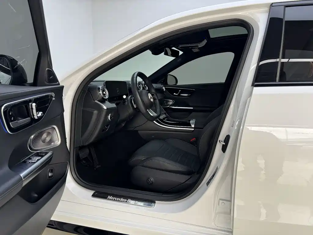 Mercedes-Benz C-Class — миниатюра 5