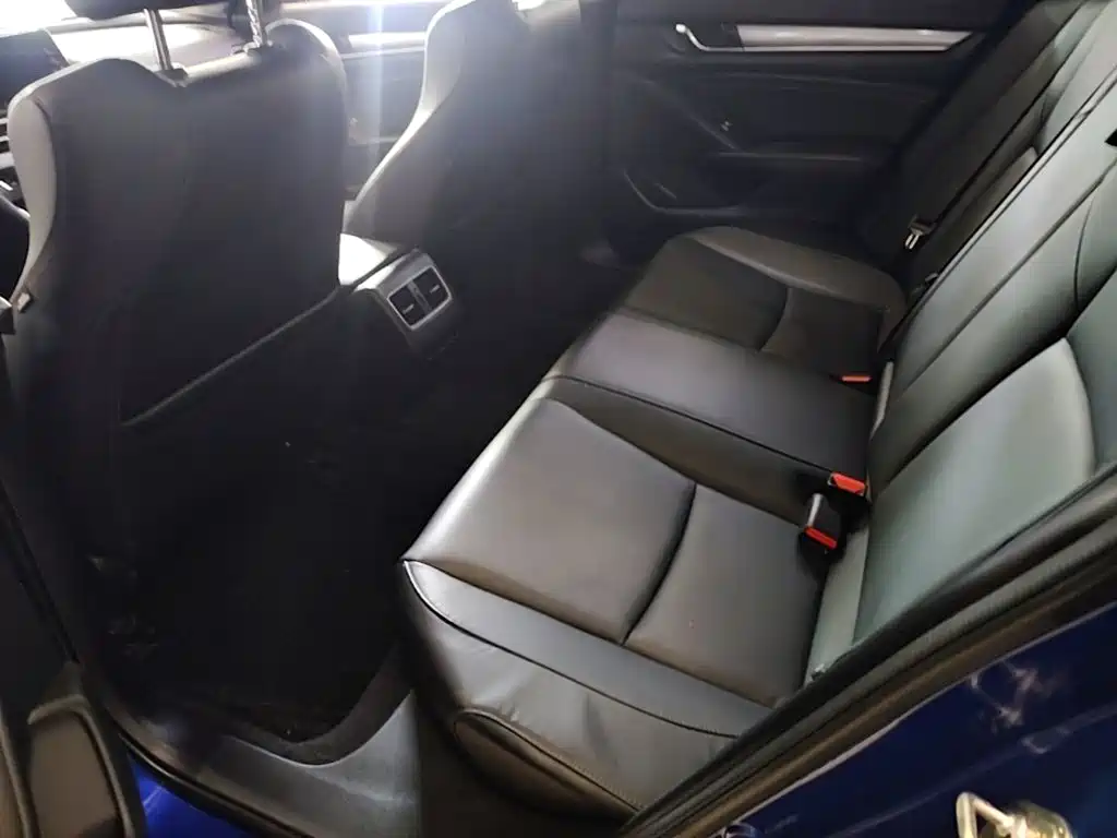 Honda Accord — миниатюра 17