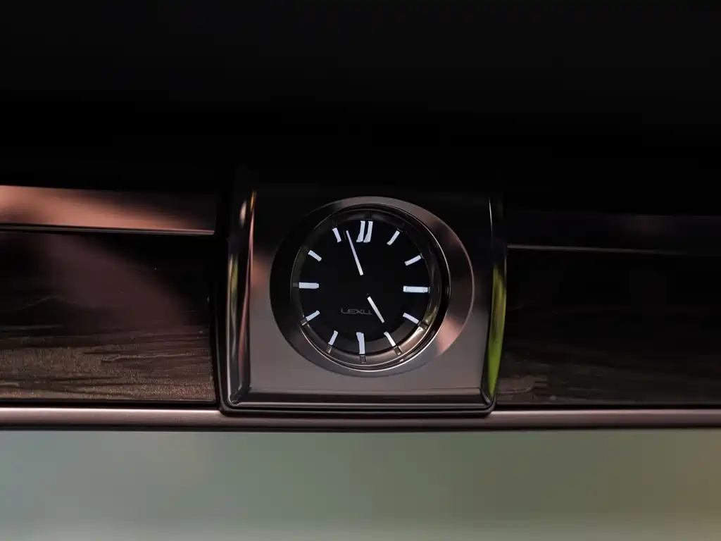 Lexus LM — миниатюра 21