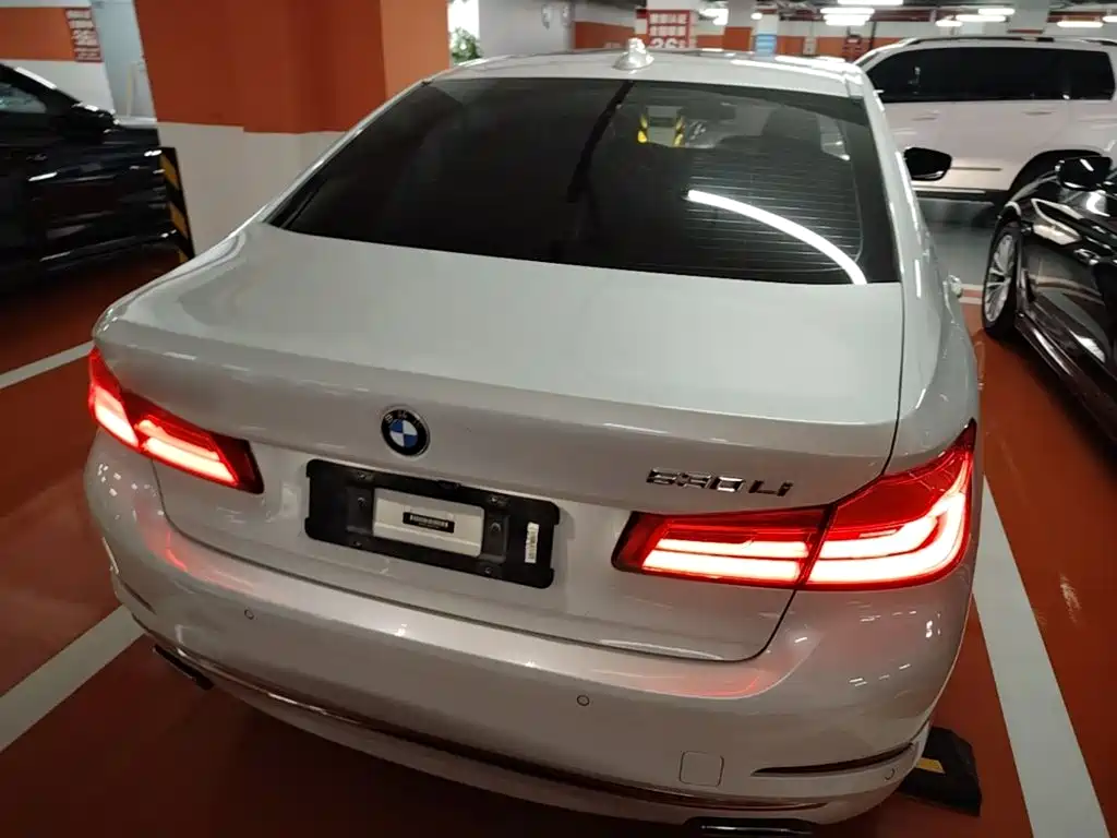 BMW 5 Series — миниатюра 6