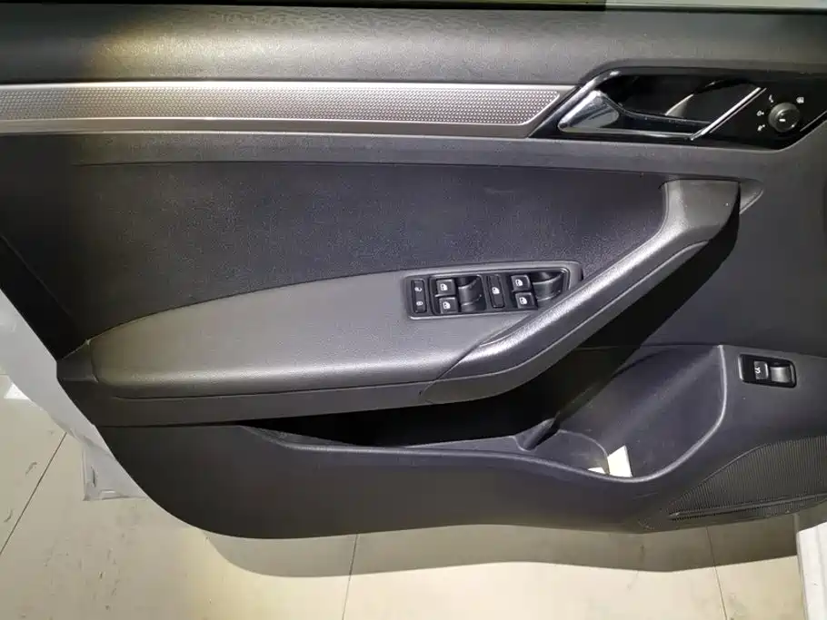 Volkswagen Jetta — миниатюра 7