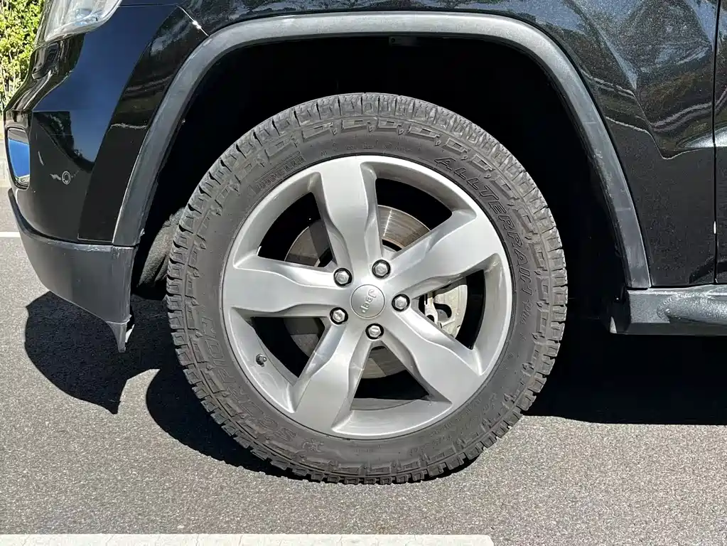 Jeep Grand Cherokee (Import) — миниатюра 9