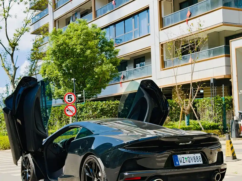 McLaren GT — миниатюра 4