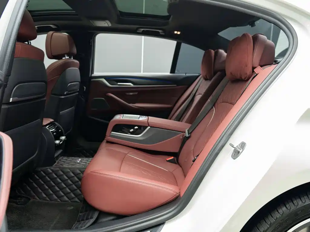 BMW 5 Series — миниатюра 13