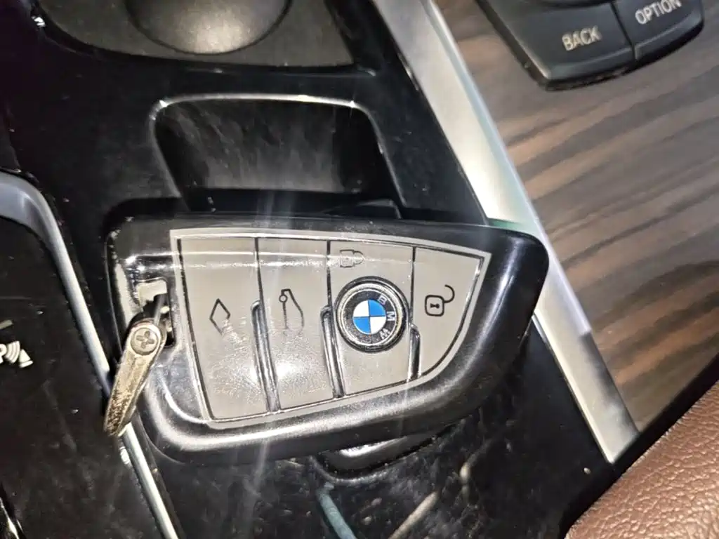 BMW 5 Series New Energy — миниатюра 9