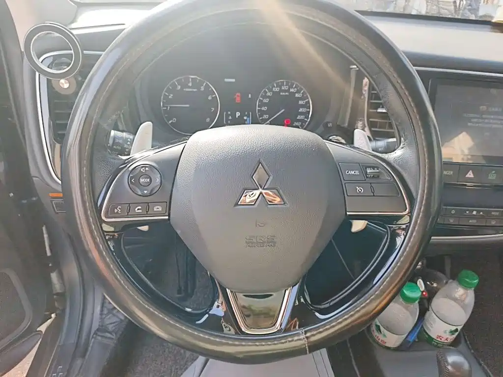 Mitsubishi Outlander — миниатюра 6