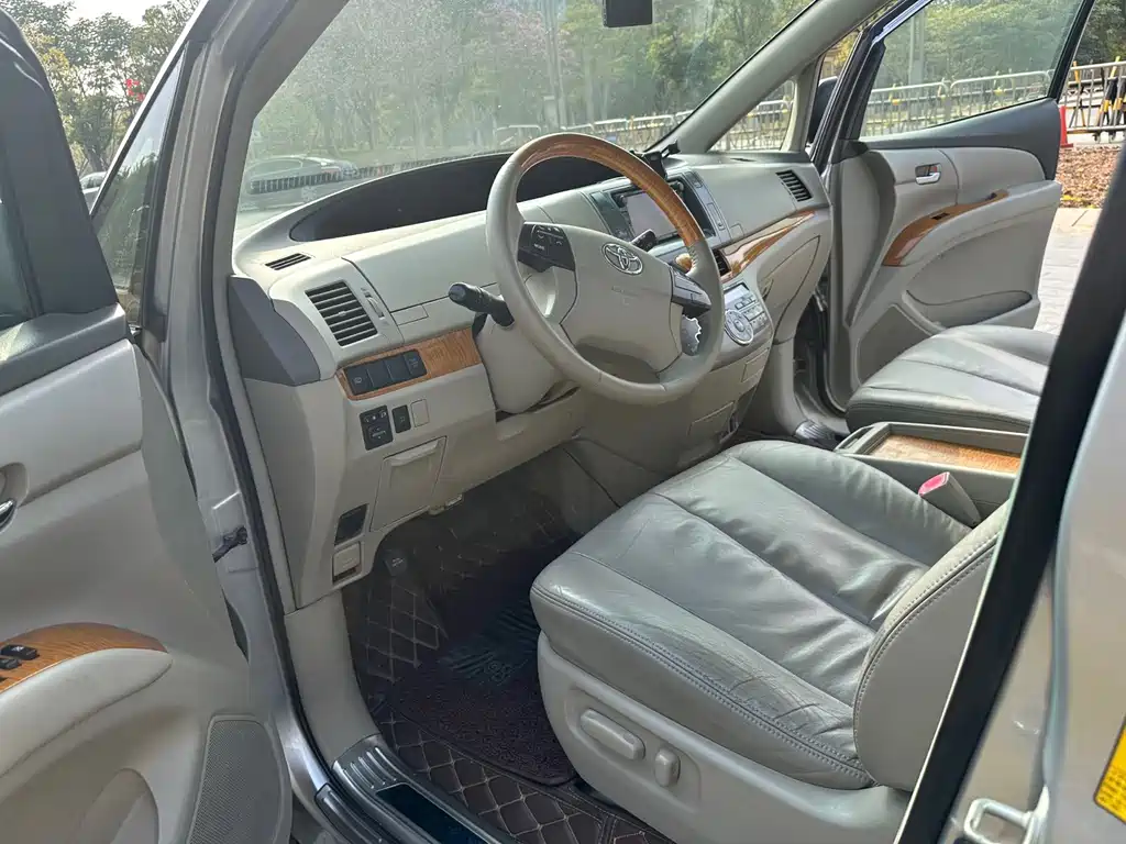 Toyota Previa — миниатюра 7
