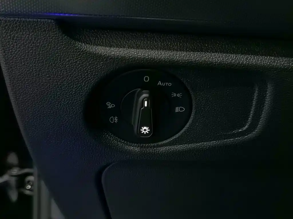 Volkswagen Passat PHEV — миниатюра 21