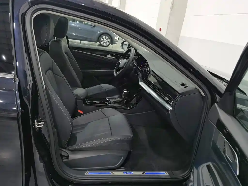 Volkswagen Passat PHEV — миниатюра 23