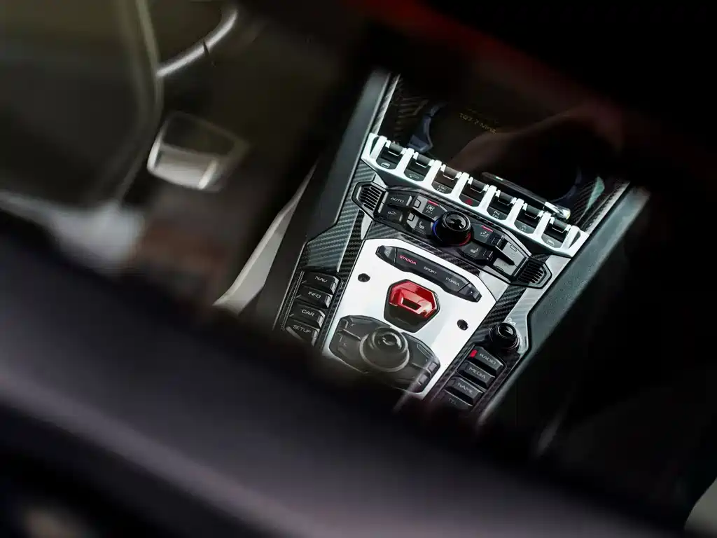 Lamborghini Aventador — миниатюра 8