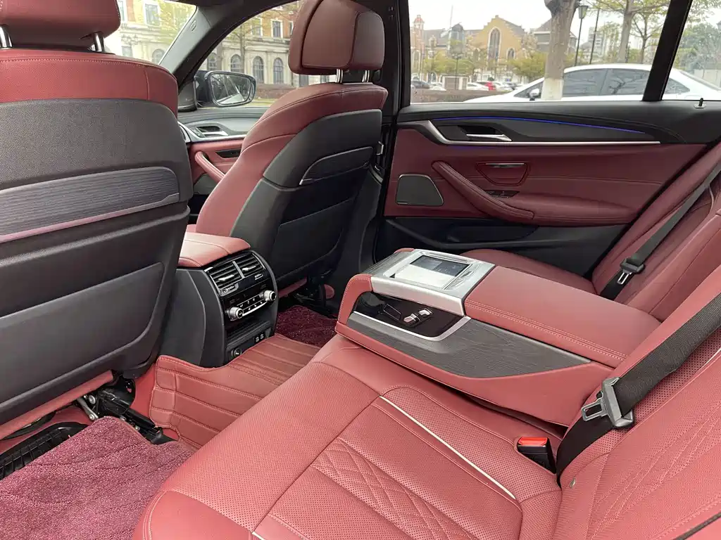 BMW 5 Series — миниатюра 6