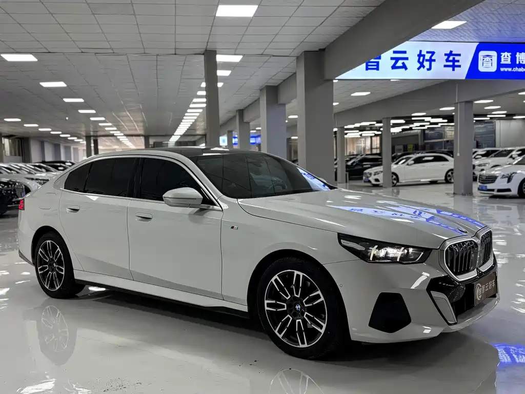 BMW 5 Series — миниатюра 3