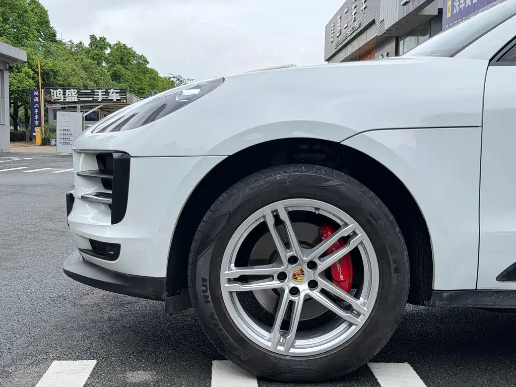 Porsche Macan — миниатюра 10