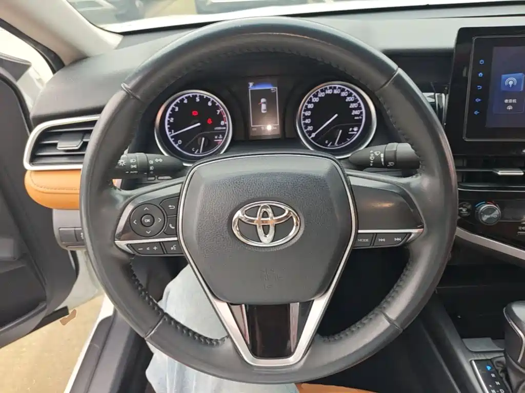 Toyota Camry — миниатюра 11